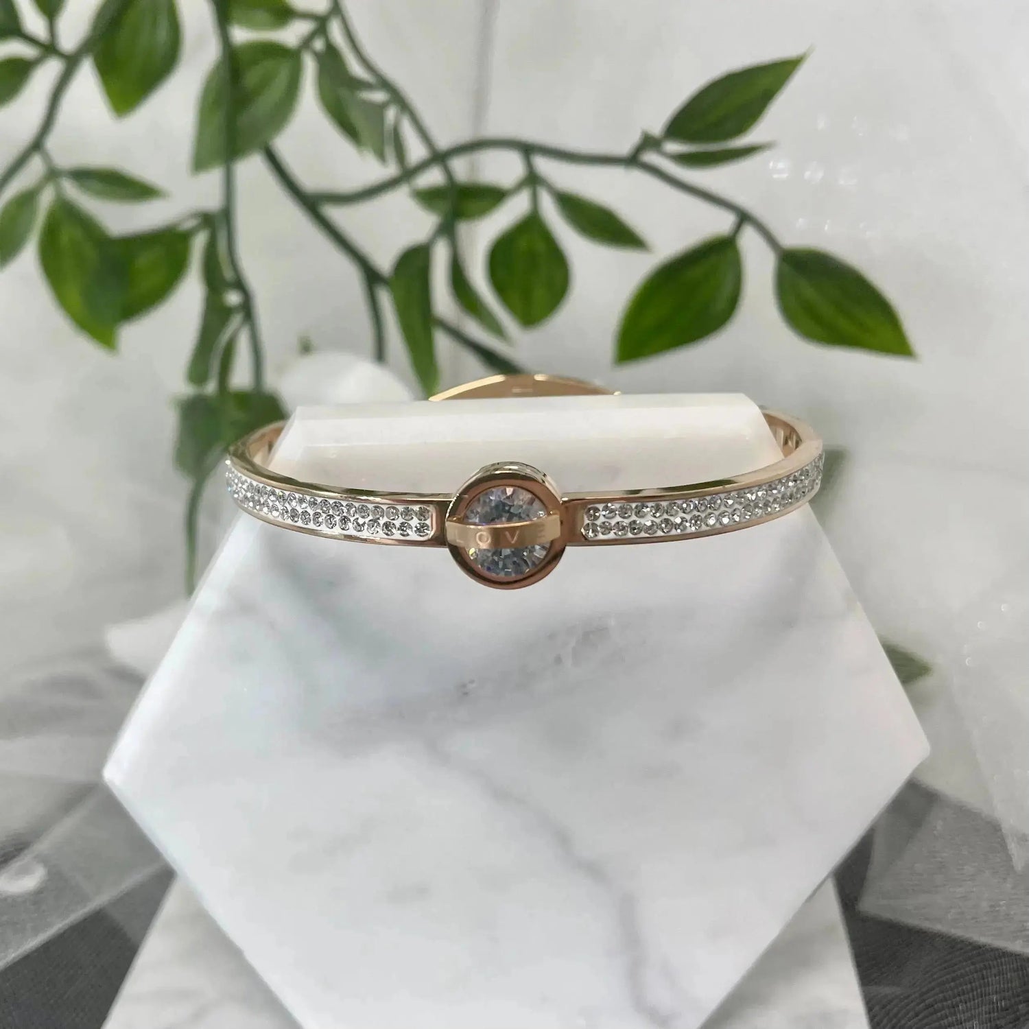 Bridal Bracelets – Elegant & Timeless Wedding Jewellery | Divine Bridal.