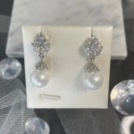 Aloes Dangle Pearl Earrings | Divine Bridal.