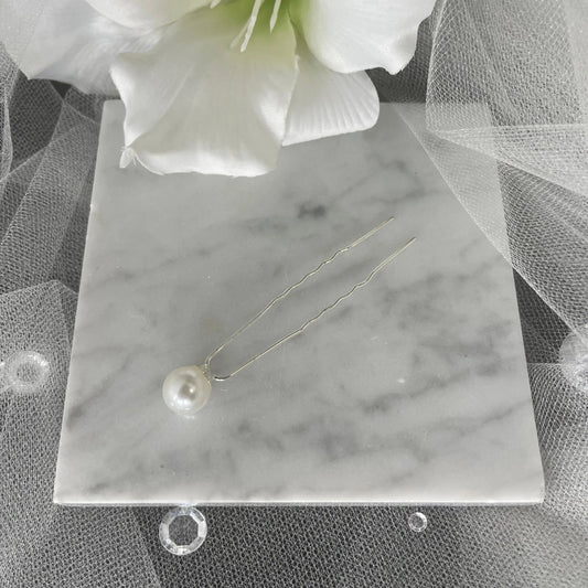 Bridal Pearl Hairpins: Elegant Accessories for Timeless Hairstyles.