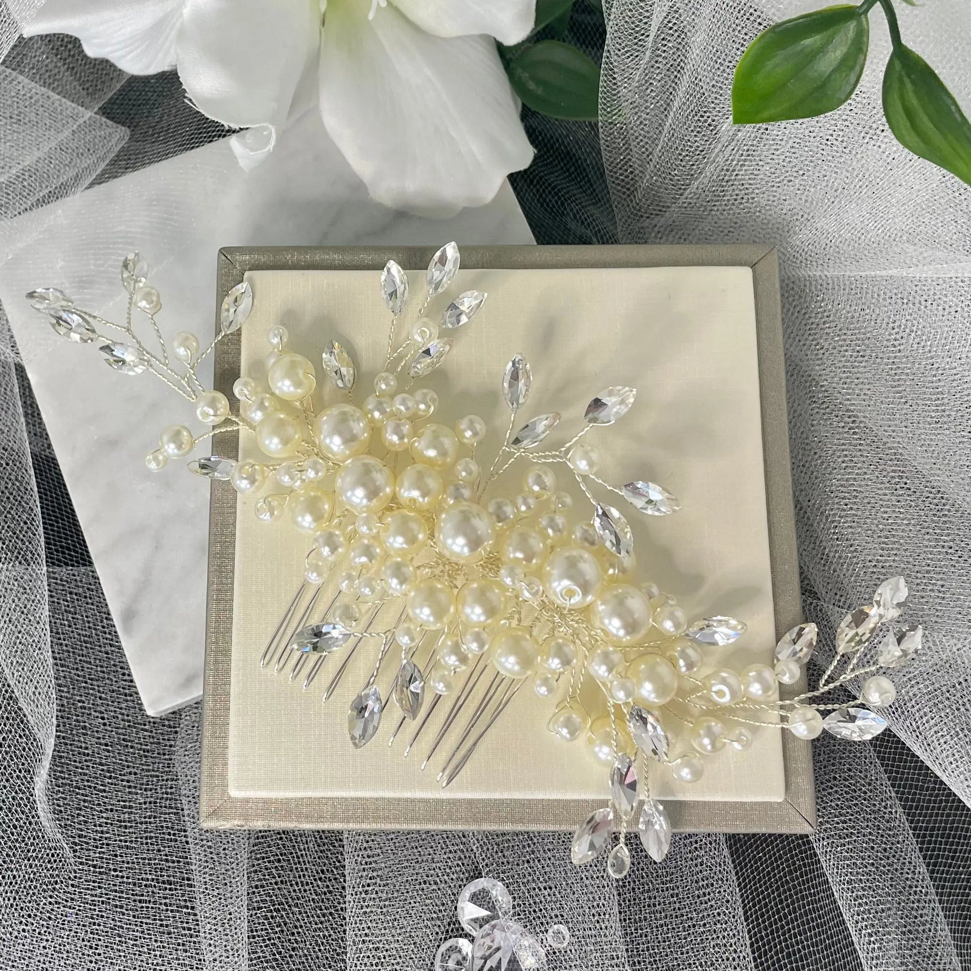 Dina Pearl and Diamanté Bridal Hair Piece: Classic Elegance.