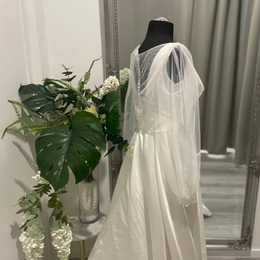 Estelle Lace Bolero Jacket – Refined Bridal Elegance.