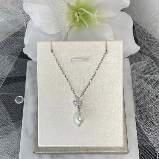 Harmony pearl necklace.