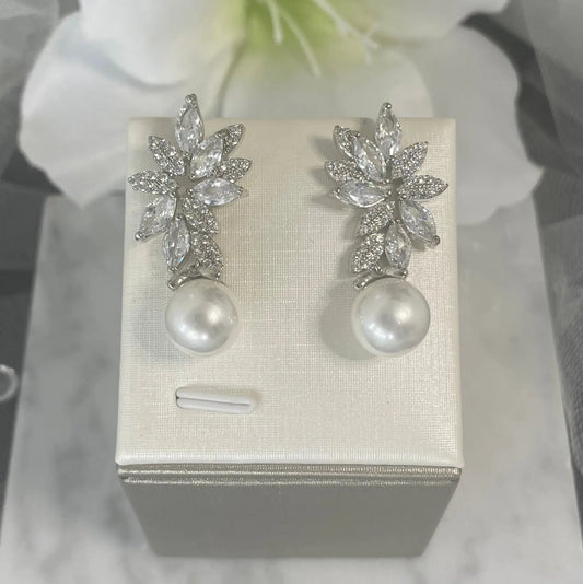 Indi Pearl Luxury Earrings: Timeless Elegance for Weddings and Special Occasions.