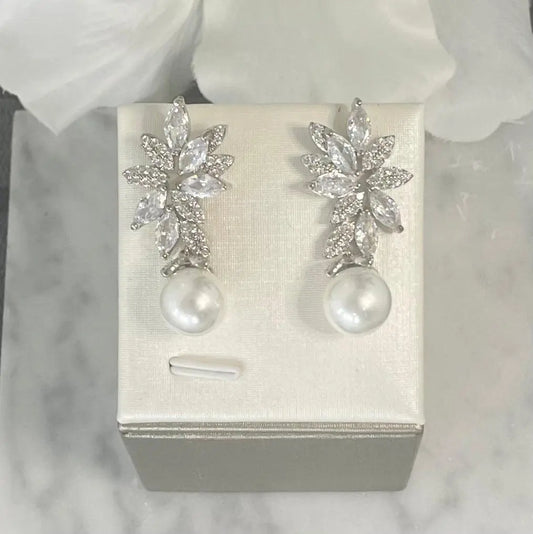 Indi Pearl Luxury Earrings: Timeless Elegance for Weddings and Special Occasions.