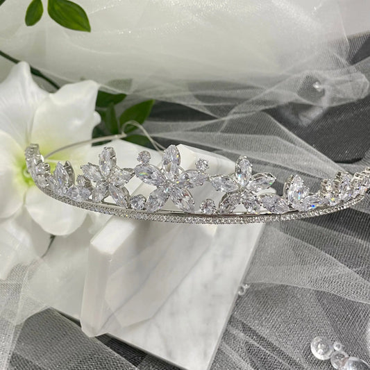 Katty Flower Headpiece Tiara: Elegance for Every Special Occasion.