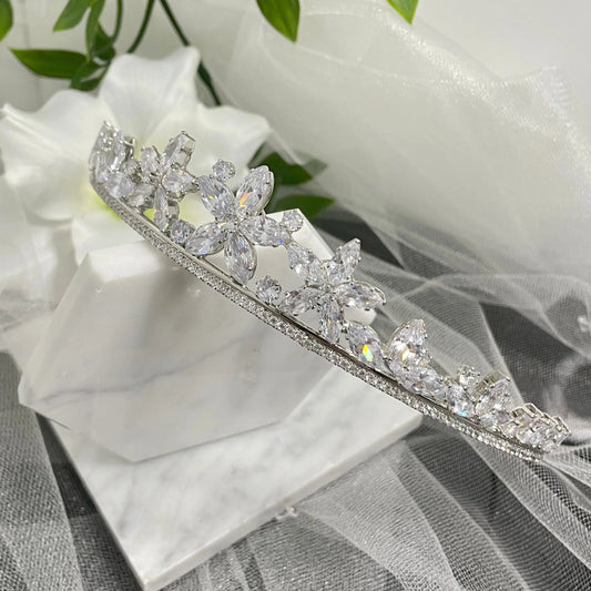 Katty Flower Headpiece Tiara: Elegance for Every Special Occasion.