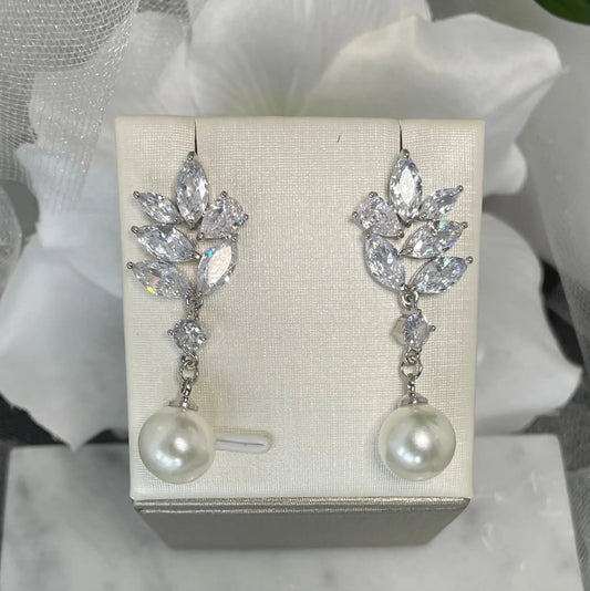 Kendra Pearl Earrings For Brides: Sophisticated Elegance.