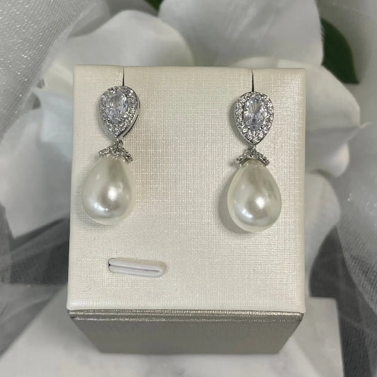 Kira Designer Bridal Earrings: Timeless Elegance for Your Wedding.