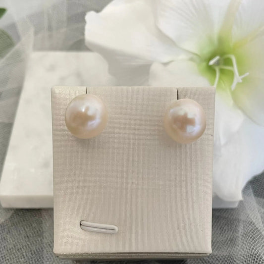 Lea Bridal Earrings: Freshwater Pearl Studs | Divine Bridal.