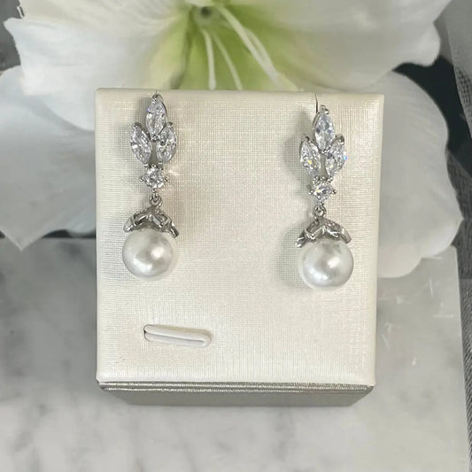 Levin Crystal Pearl Fashion Earrings: Elegance and Sophistication for Your Special Day.