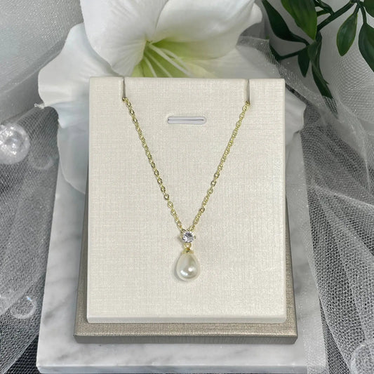 Luna The Princess Jewelry Crystal and pearl necklace.