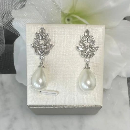 Mae vintage drop wedding earrings: The Epitome of Bridal Elegance.