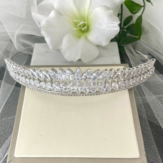 Pari Bridal Wedding Silver Tiara: Elegance and Sophistication in Silver.