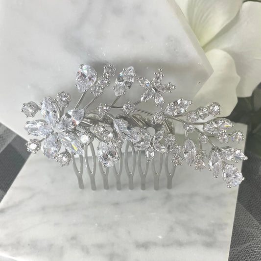 Sally Crystal Bridal Hair Comb: Sparkling Wedding Elegance.