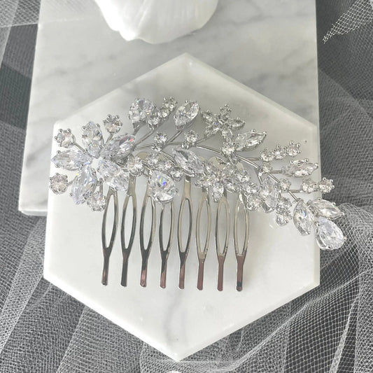 Sally Crystal Bridal Hair Comb: Sparkling Wedding Elegance.