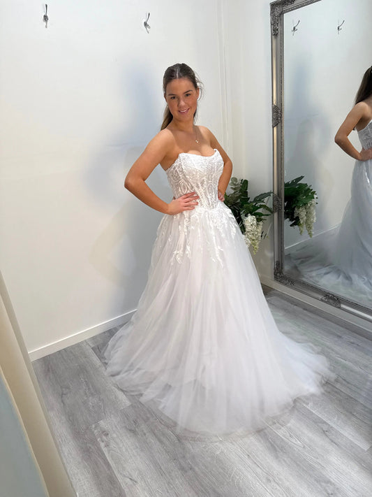 Side of the dress, model smiling to camera