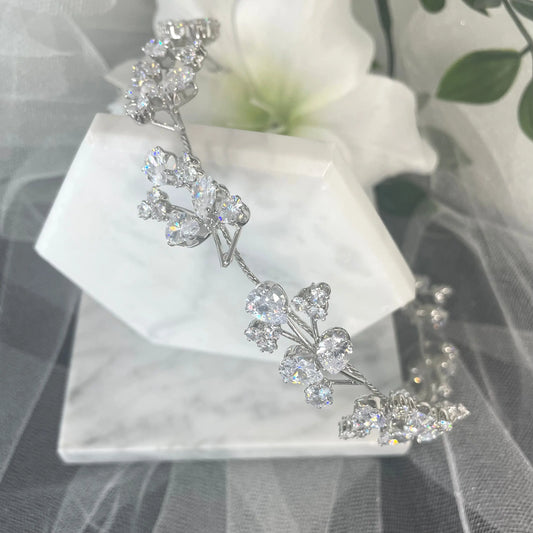 Teia Bridal Head bands: Floral Elegance in Silver.