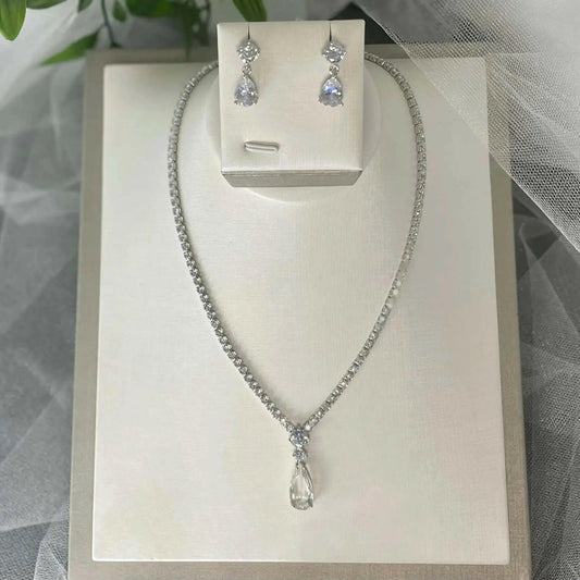 Anita Bridal Jewellery Set Online: Dazzling Water Drop Design | Divine Bridal.