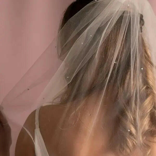 Juni Diamanté Veil.