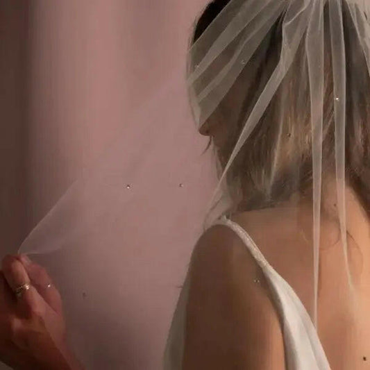 Juni Diamanté Veil.