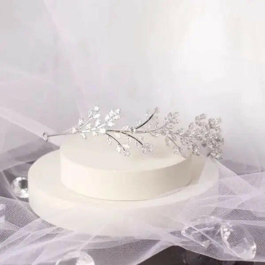 Nya Cubic Zirconia Tiara: Radiant Elegance in Silver.