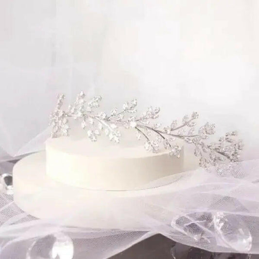Nya Cubic Zirconia Tiara: Radiant Elegance in Silver.