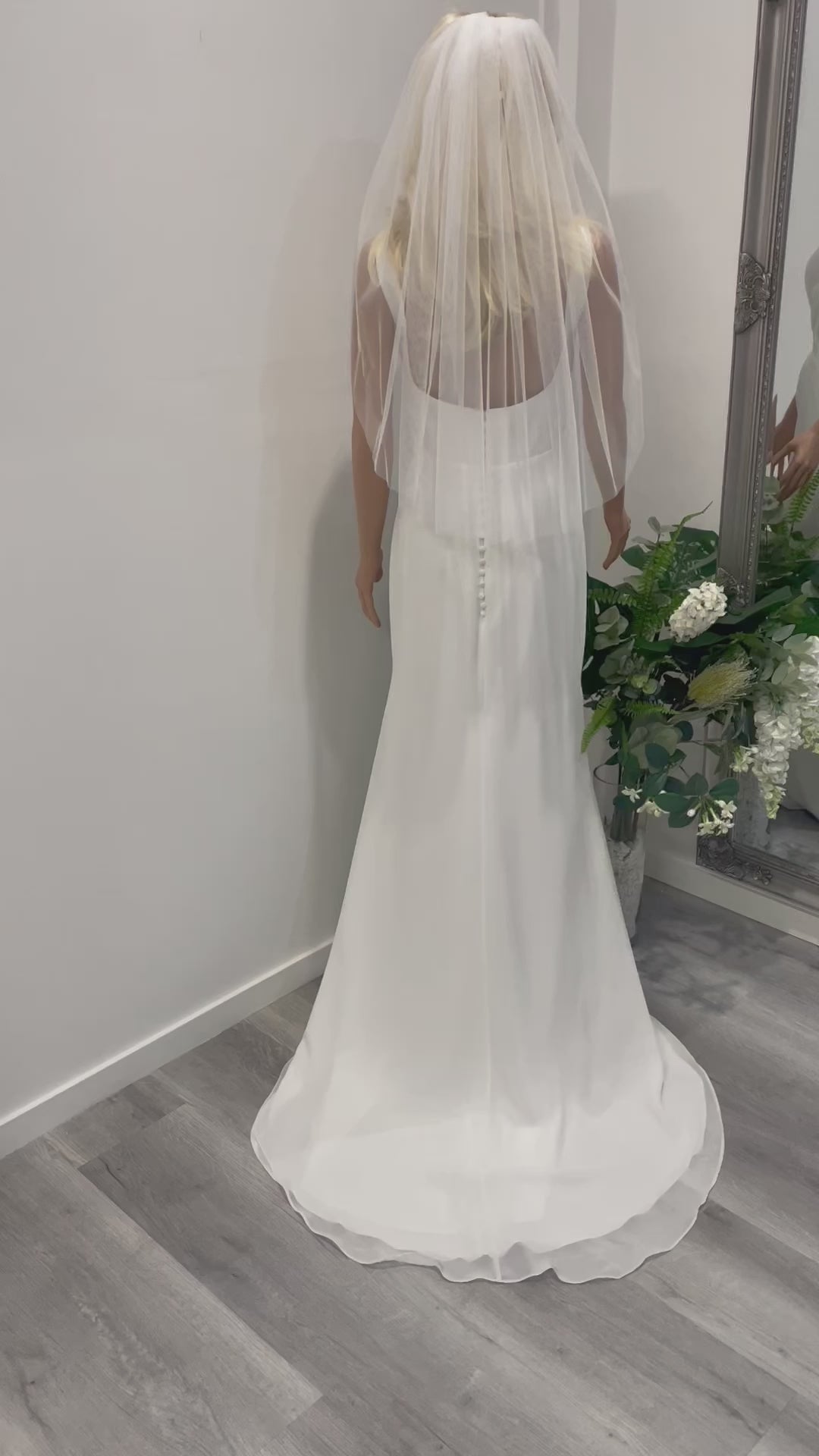 75cm minimalist bridal veil in motion – plain soft tulle with gentle drape