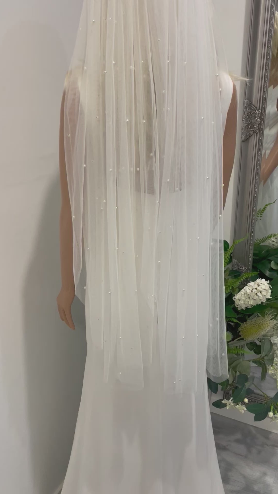 Light ivory vs dark ivory veil comparison