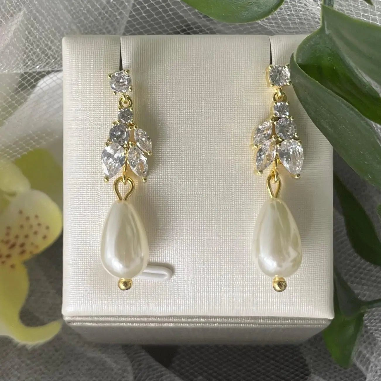 The Ultimate Guide to Choosing Bridal Earrings and Dangles for Your Special Day.