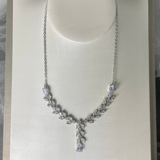 "Madeleine, Exquisite Leaf-Inspired Bridal Necklace for Elegance on Your Special Day"