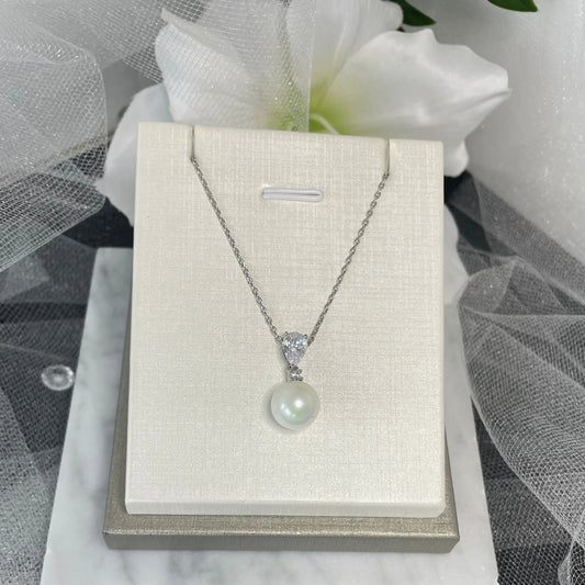Brittany pearl necklace with drop pendant.