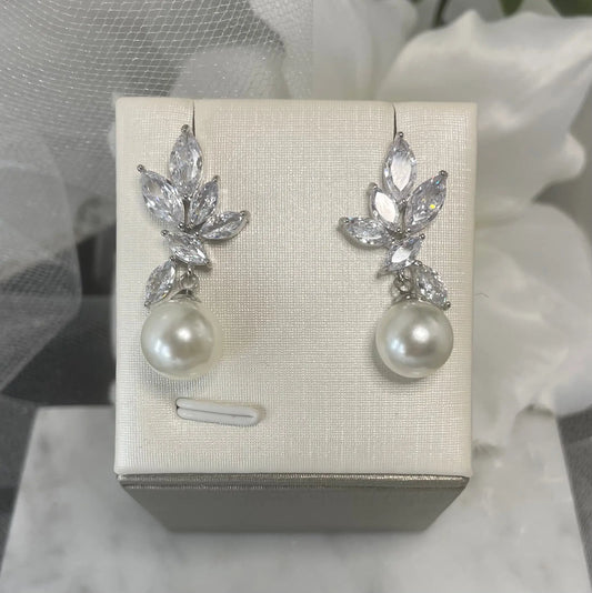 Celeste Pearl Earrings – Cascading Bridal Elegance.