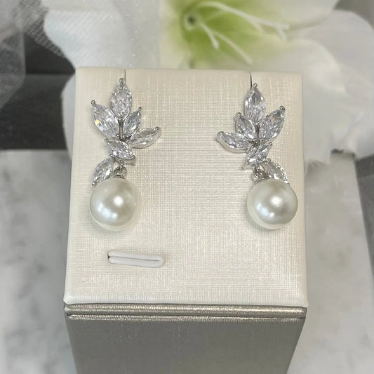 Celeste Pearl Earrings – Cascading Bridal Elegance.