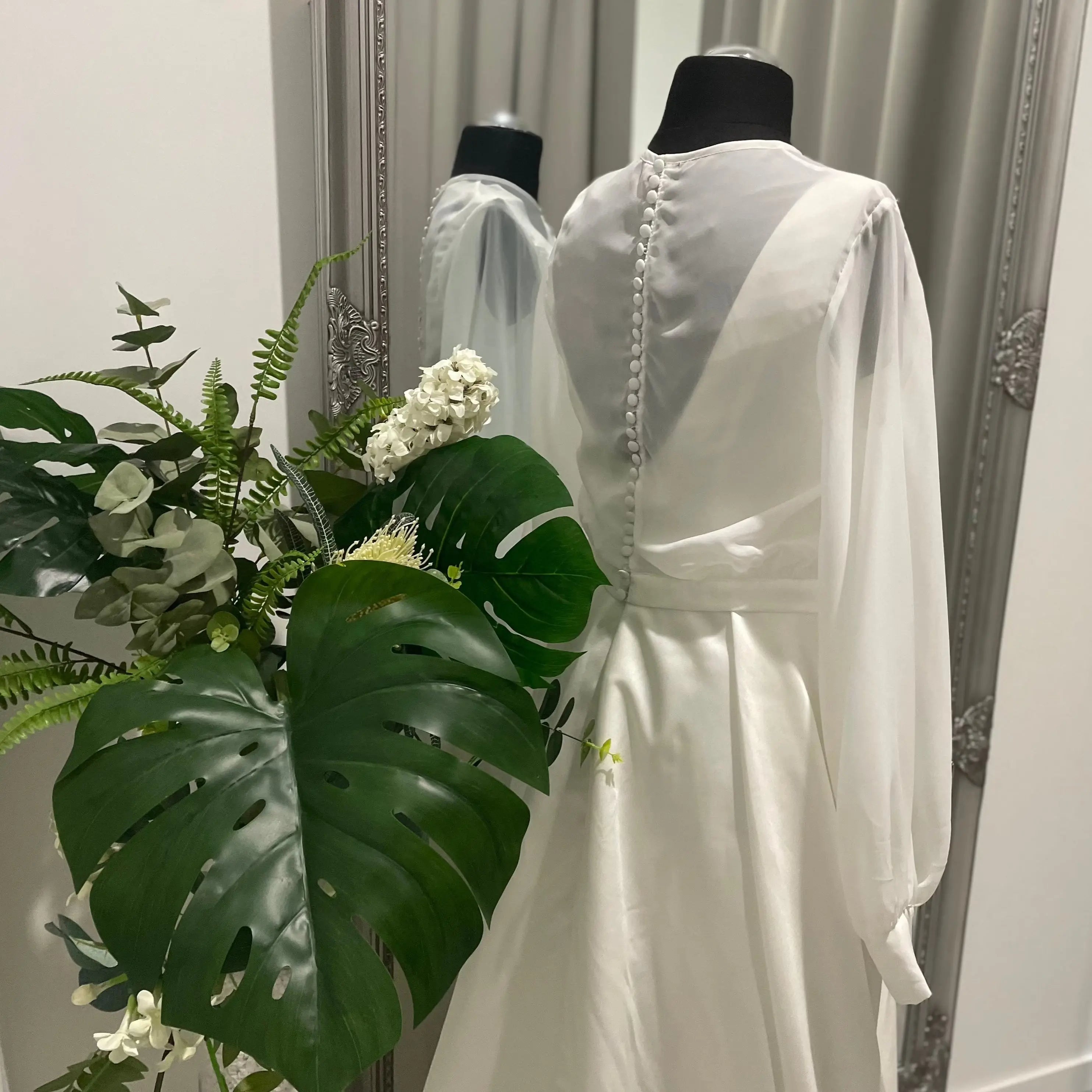 Cleo Georgette Bridal Bolero – Classic Elegance with Covered Buttons.