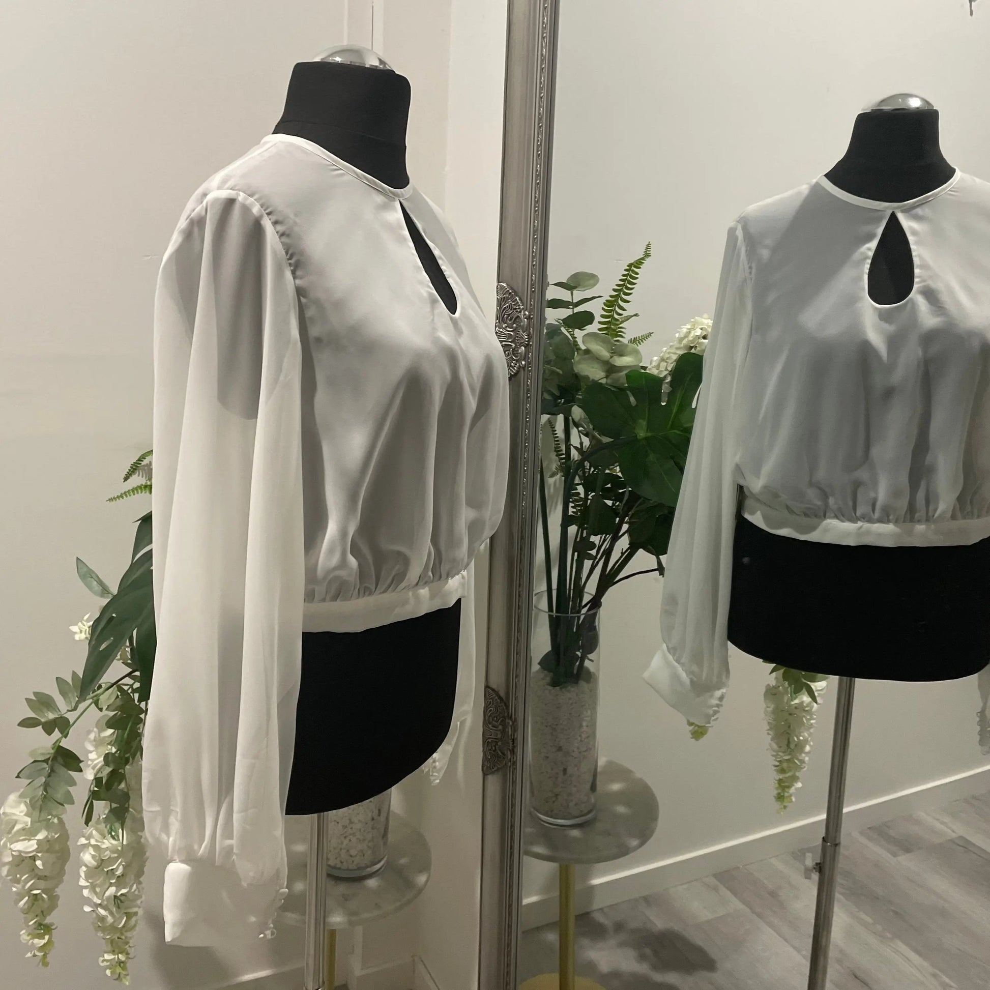 Cleo Georgette Bridal Bolero – Classic Elegance with Covered Buttons.
