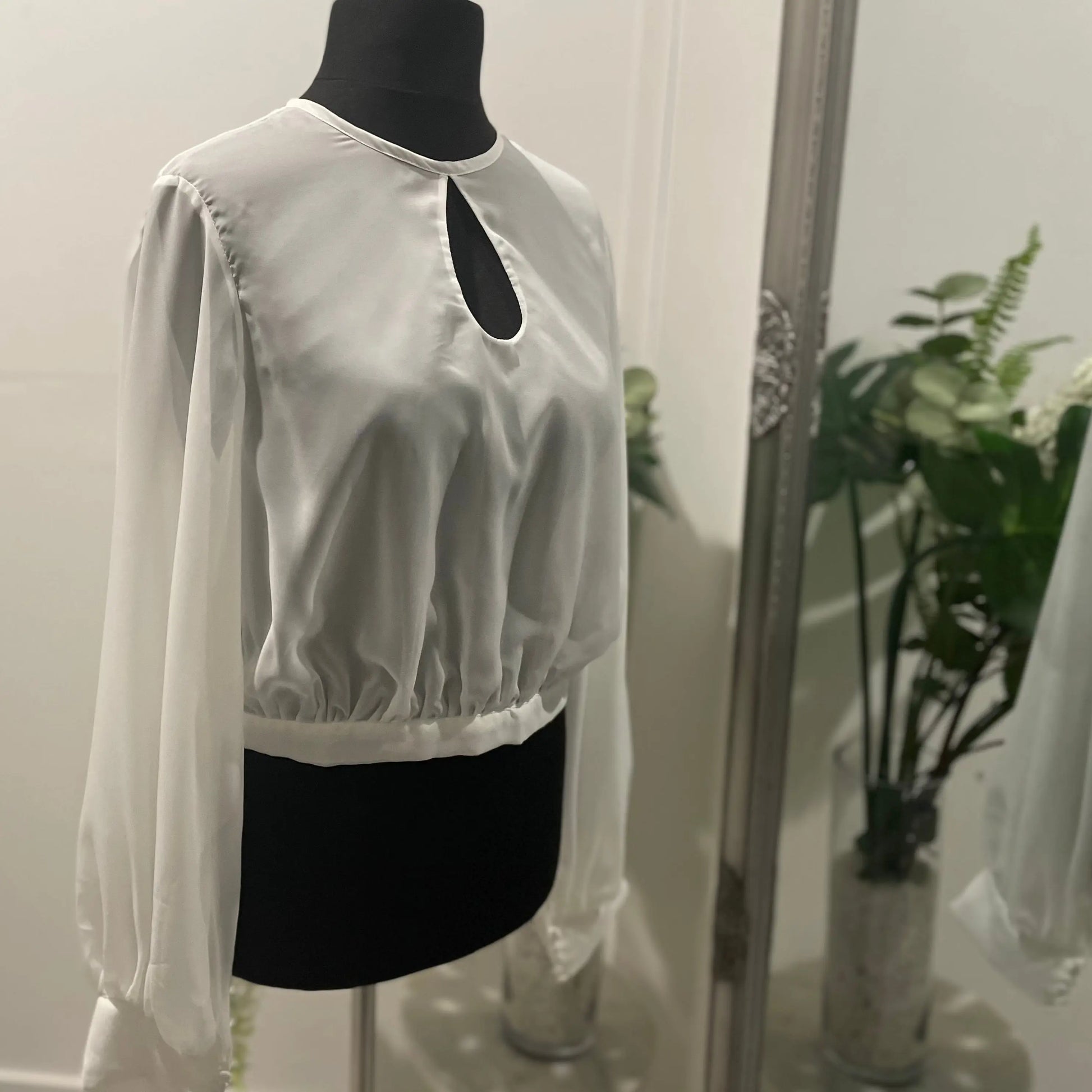 Cleo Georgette Bridal Bolero – Classic Elegance with Covered Buttons.
