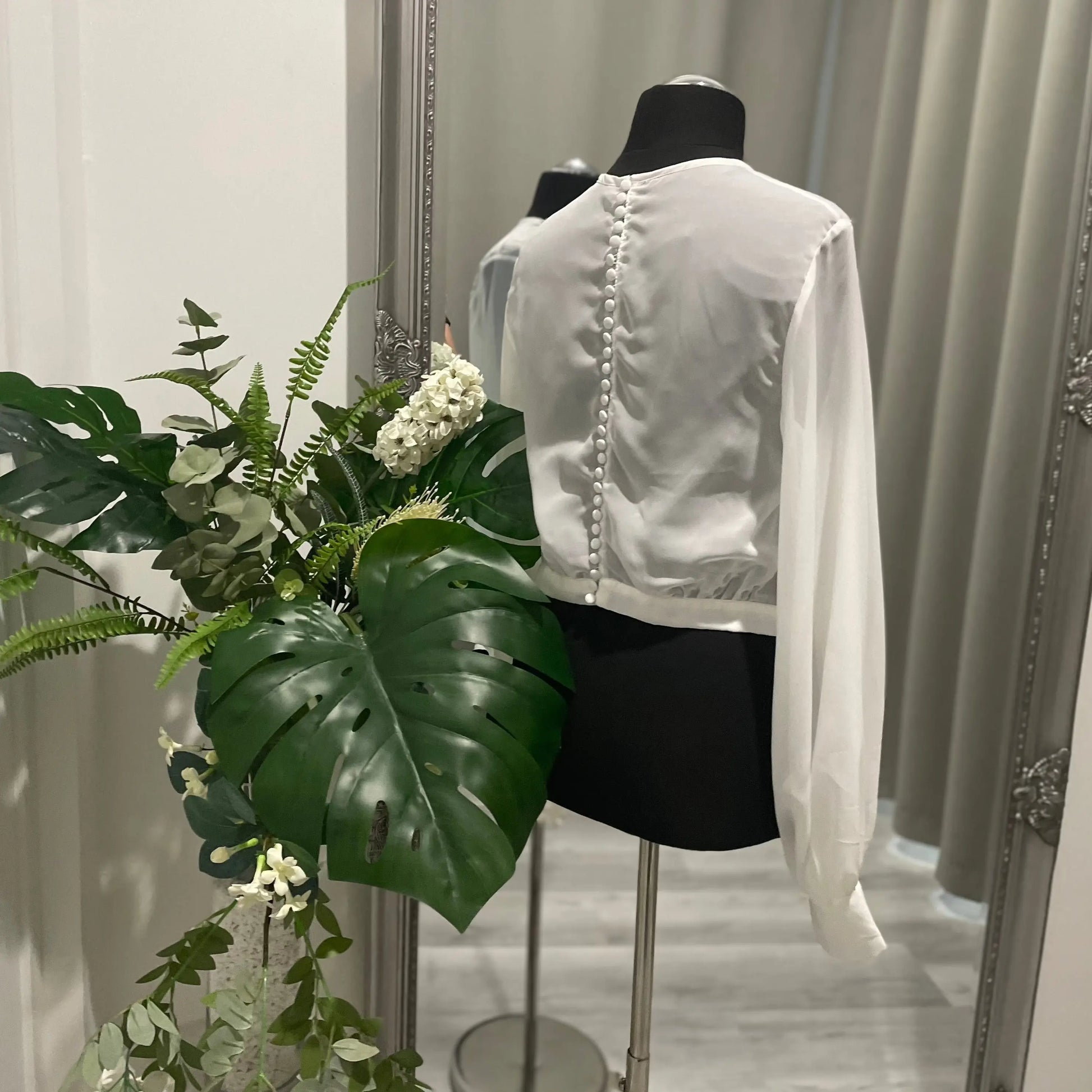 Cleo Georgette Bridal Bolero – Classic Elegance with Covered Buttons.