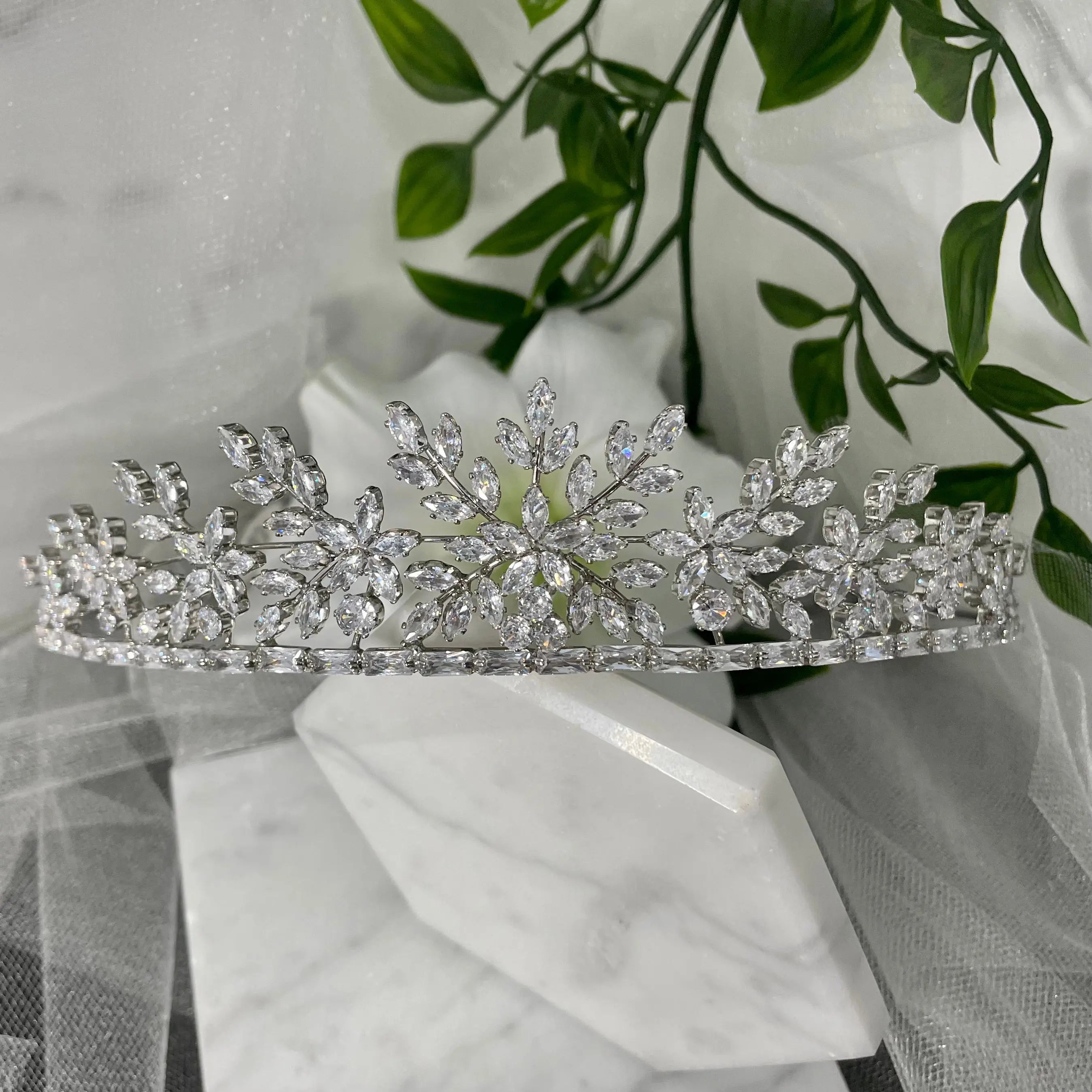 Darcy Bride Crown: Timeless Elegance in Silver.