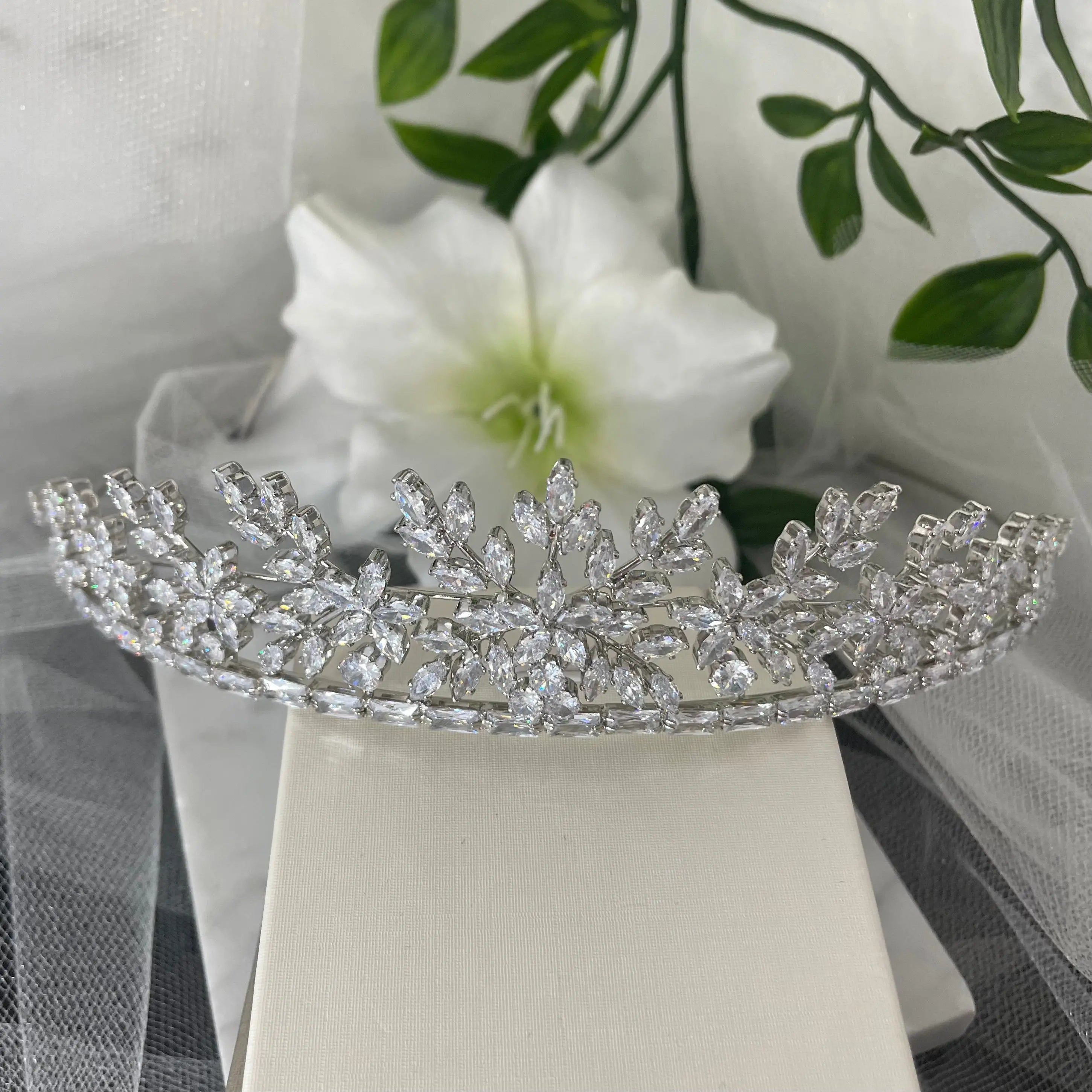 Darcy Bride Crown: Timeless Elegance in Silver.