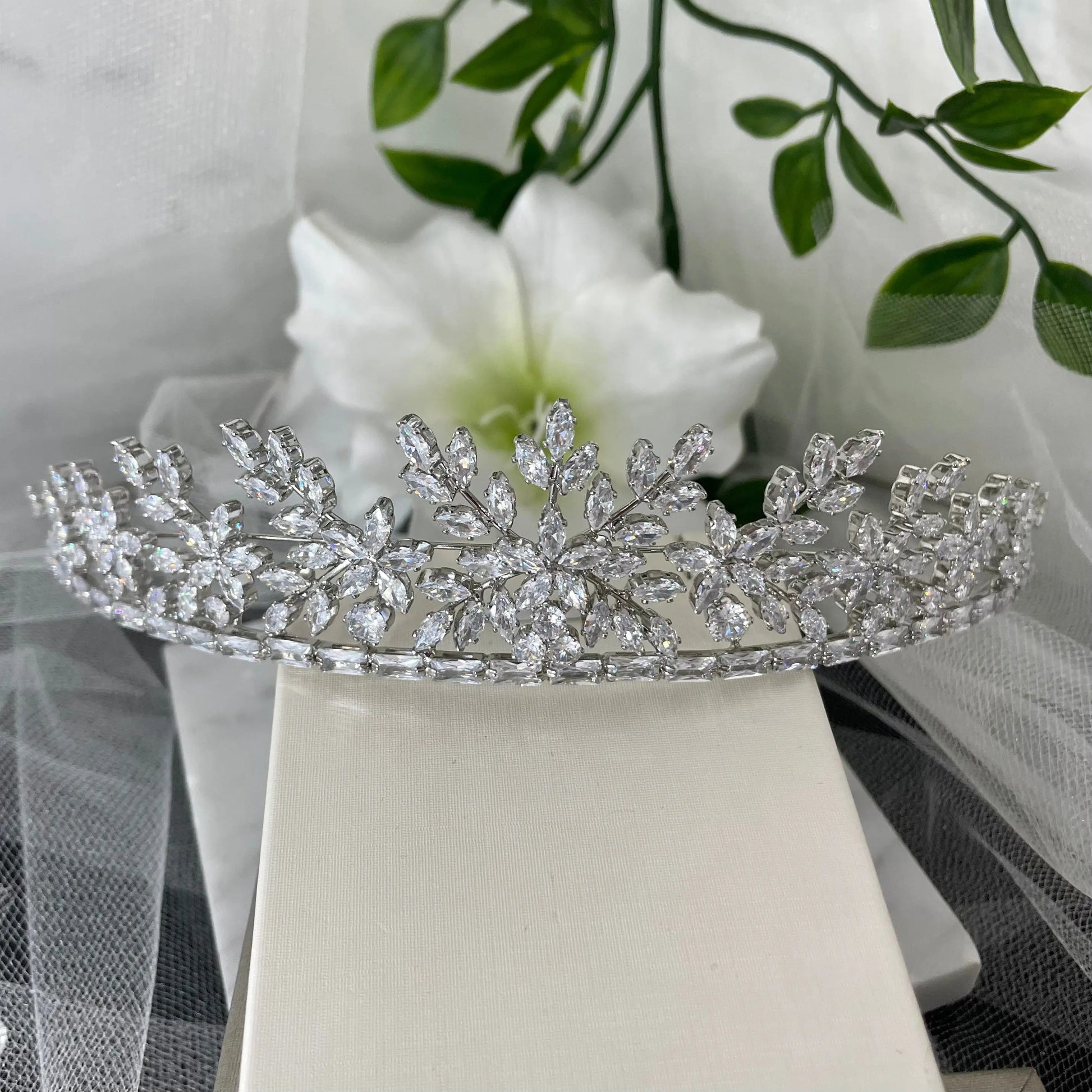 Darcy Bride Crown: Timeless Elegance in Silver.