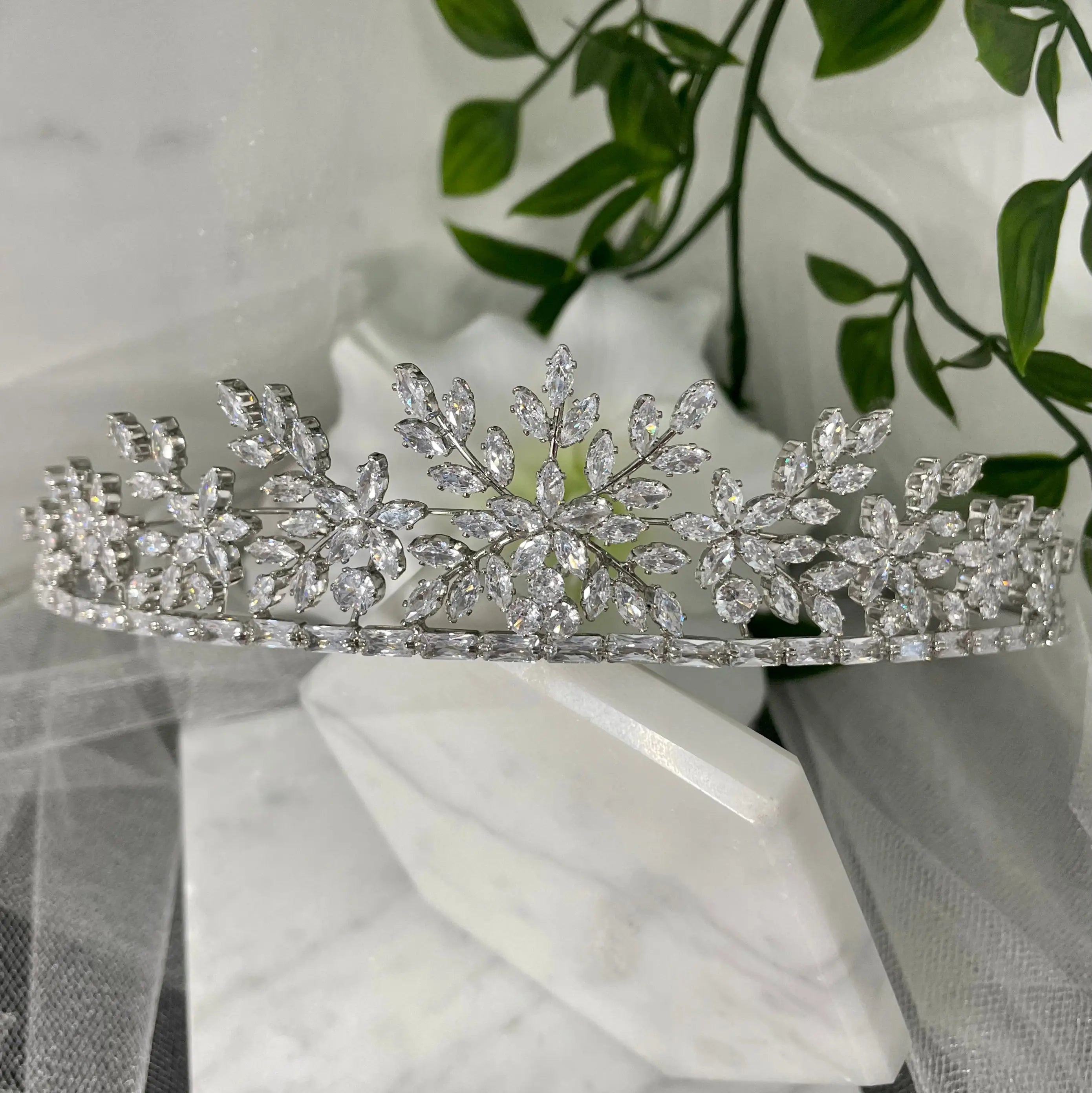 Darcy Bride Crown: Timeless Elegance in Silver.