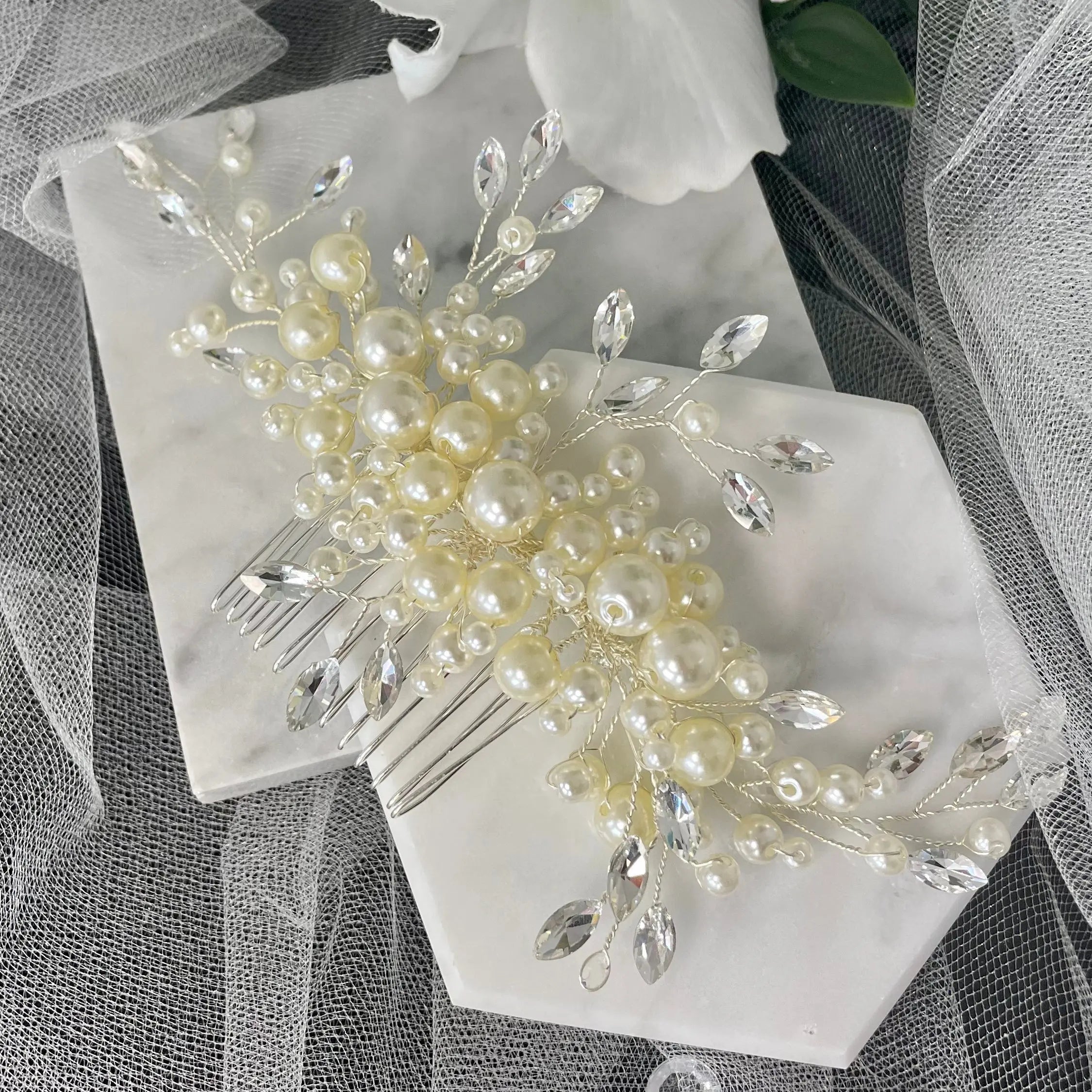 Dina Pearl and Diamanté Bridal Hair Piece: Classic Elegance.