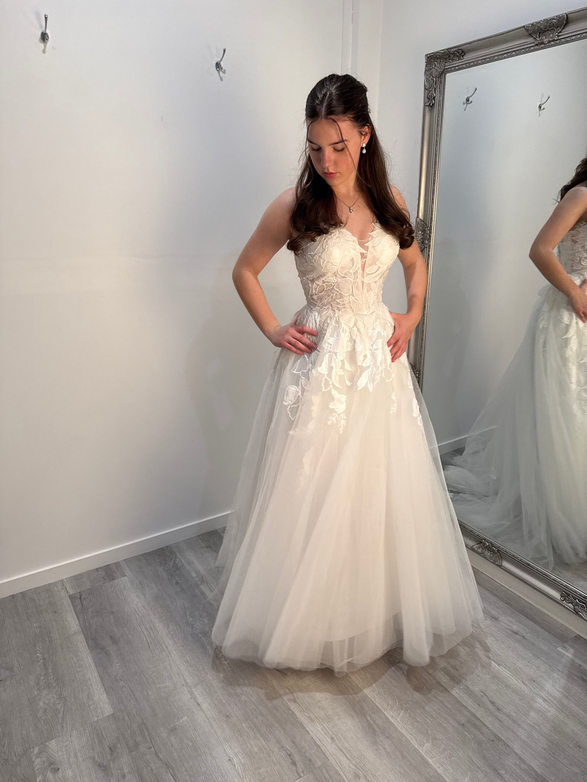 Dua Wedding Dress with lace bodice, sweetheart neckline, and flowing tulle skirt – Divine Bridal Melbourne.
