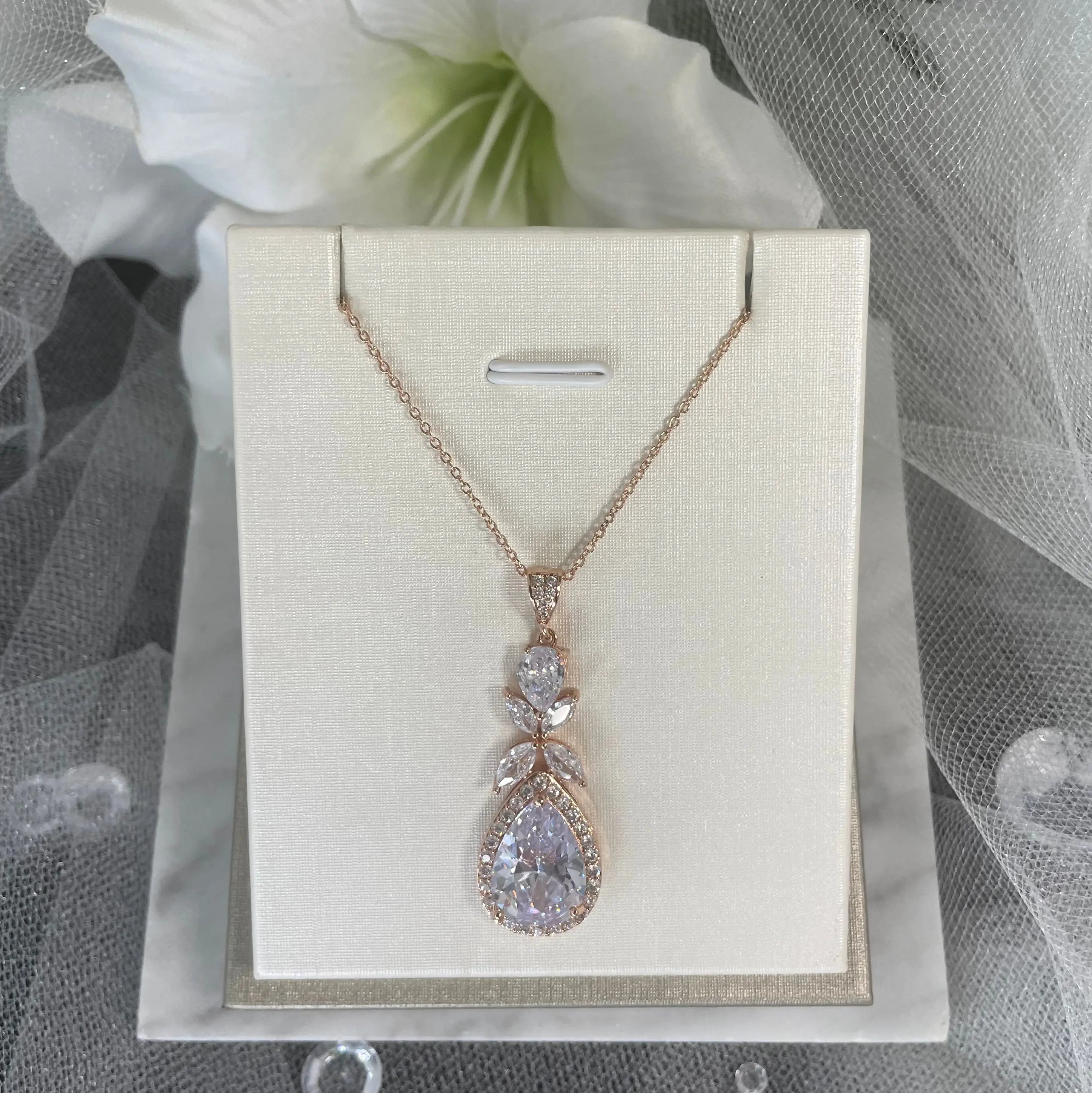 Ela Pendent Necklace.