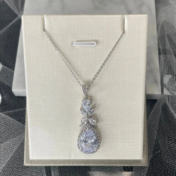 Ela Pendent Necklace & Earring Set.