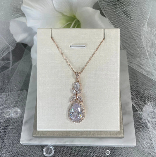 Ela Pendent Necklace.