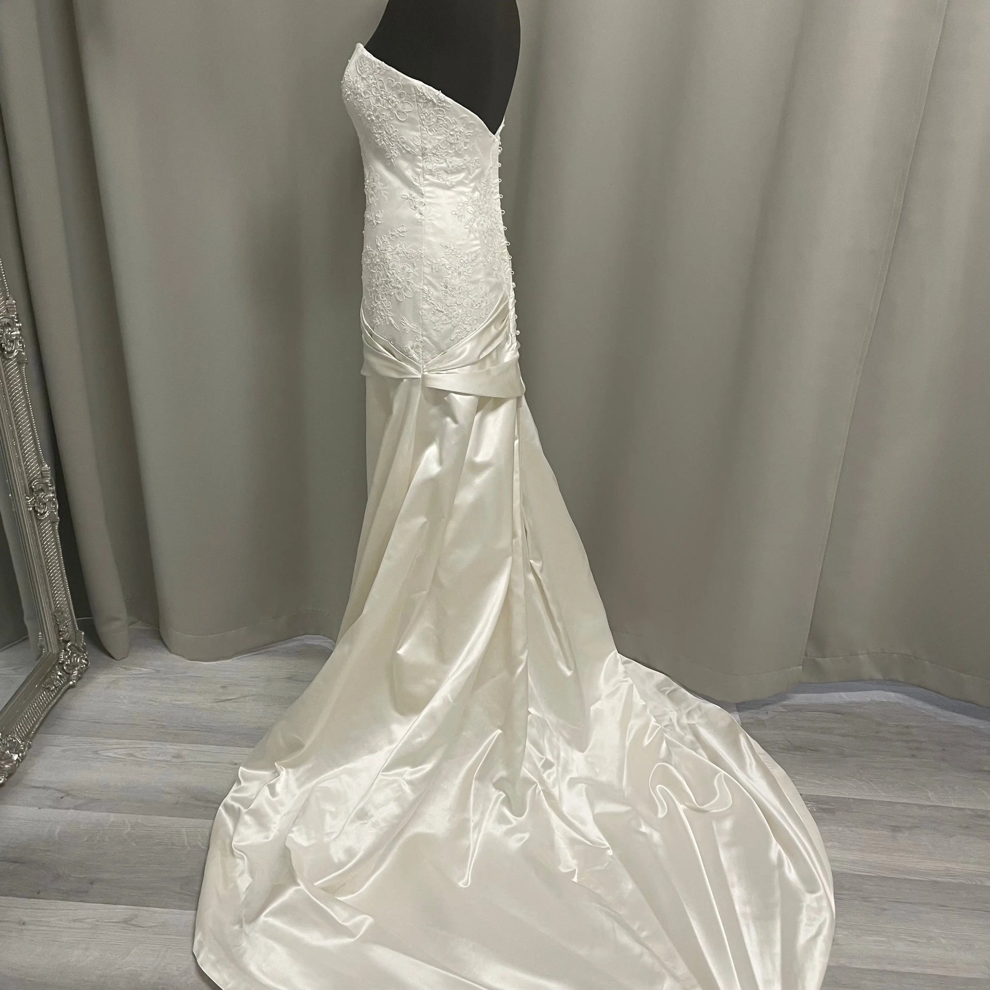 Elara Beaded Lace Mermaid Bridal Gown.