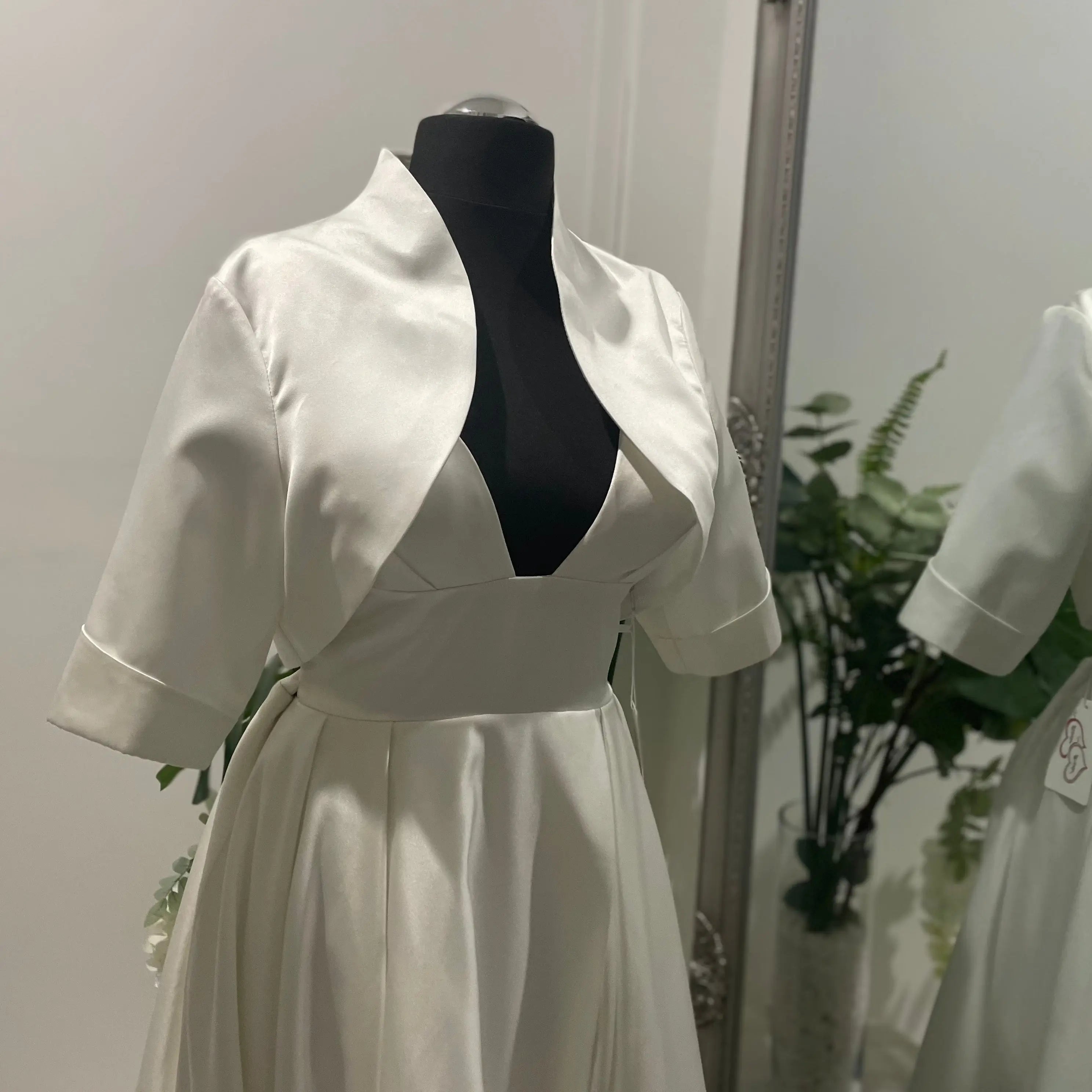 Elizabeth Satin Bolero – Customizable Elegance in Plus Size Bolero.