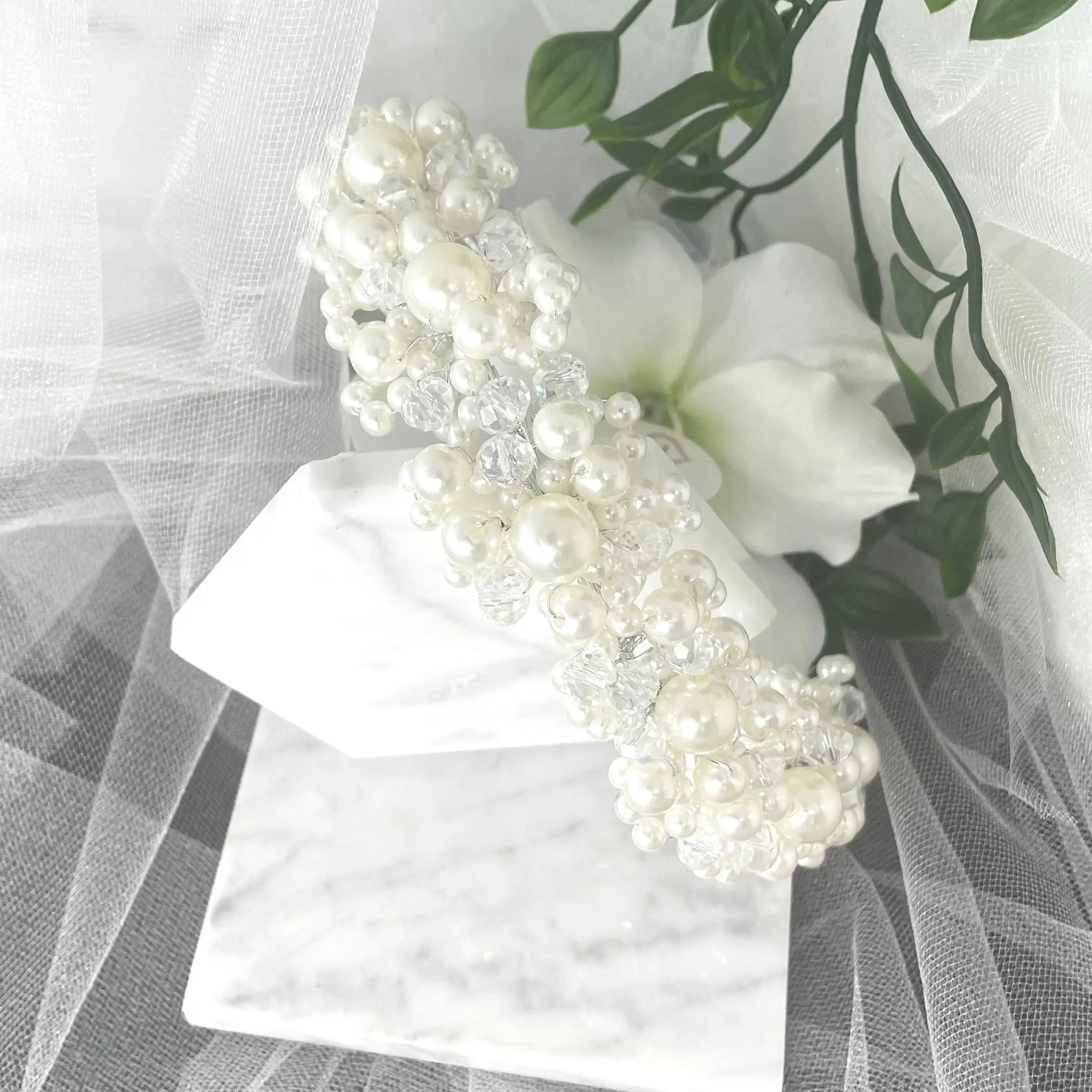 Emily Bridal Handmade Headband: Elegance with Crystals and Pearls.