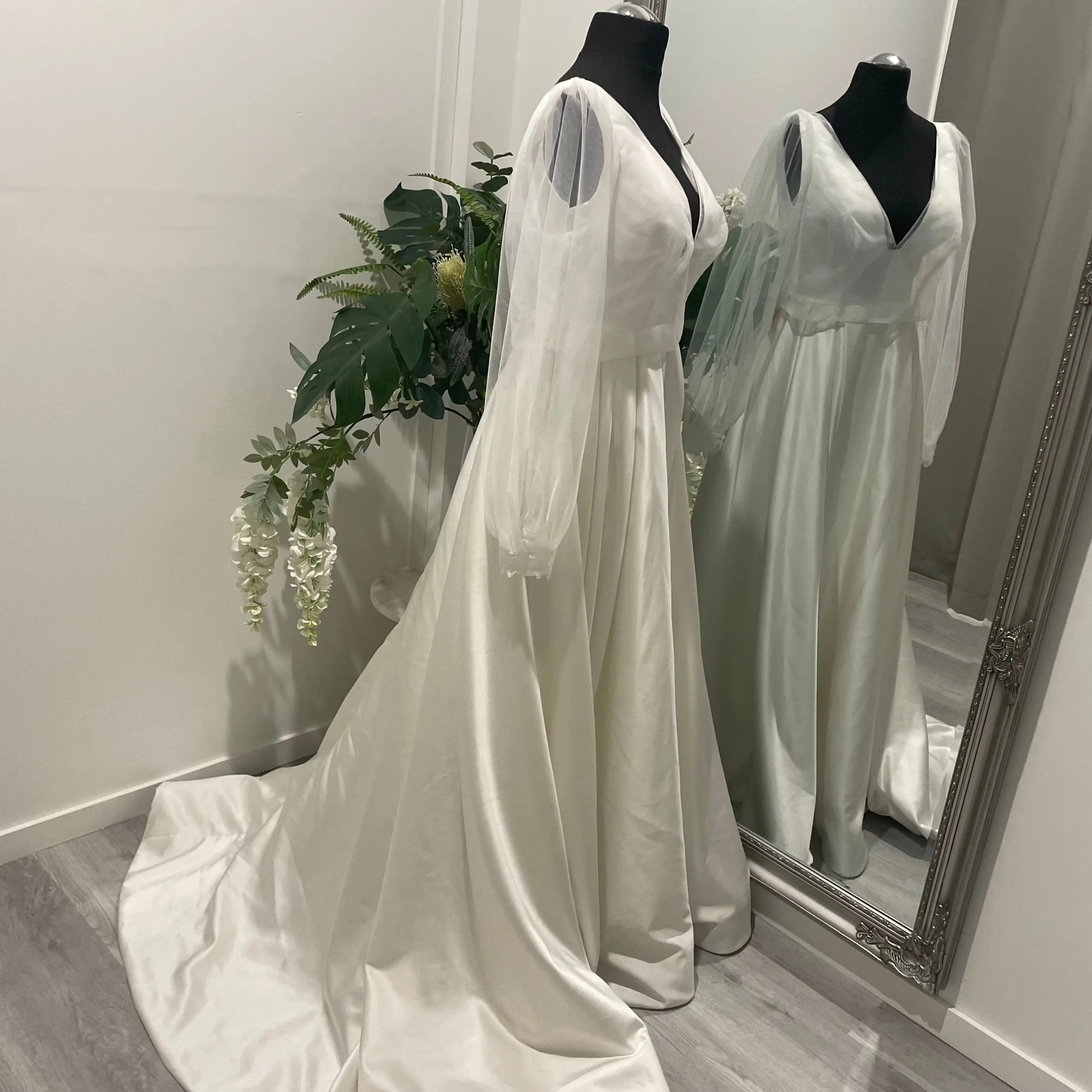 Estelle Lace Bolero Jacket – Refined Bridal Elegance.